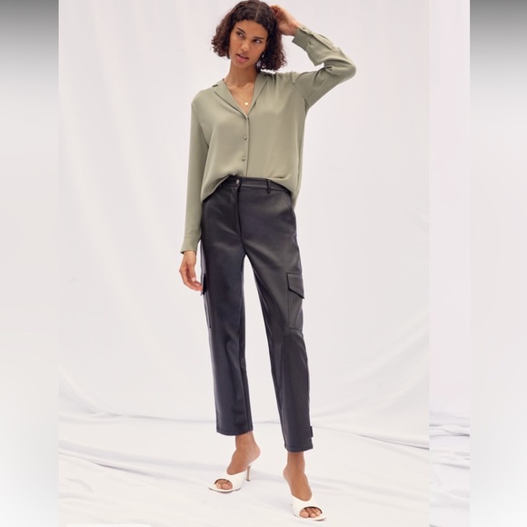 Aritzia Wilfred Modern Faux Leather cargo pants - Picture 2 of 4